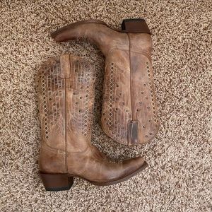 SHYANNE pointy cowgirl boots